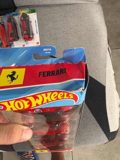 Hot Wheels 1/64 Ferrari 5 pack and basic one.