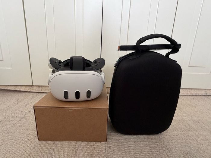 Meta Quest 3 512GB - Like New - KIWI K4 Strap, Case & Extras