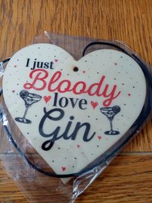 bnwt wooden heart decoration