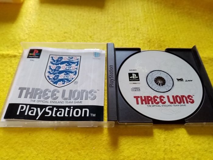 Three Lions The official England team game PlayStation1 Ps1 PlayStation 2 ps2 games Original