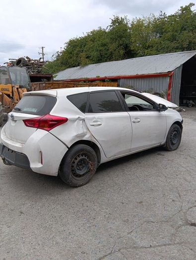 Breaking Toyota auris 2015 diesel
