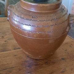Ceramic storage pot