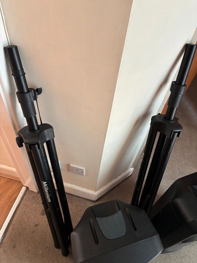2 Behringer B112D speakers | 2 Millenium speaker stands