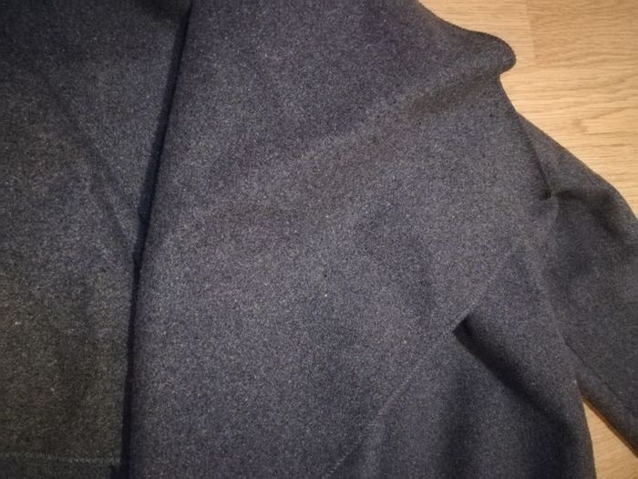 Elegant lightweight coat in grey colour