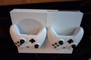 Xbox One Console And Controllers