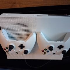 Xbox One Console And Controllers