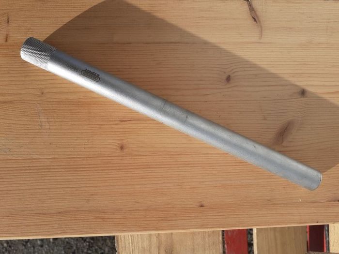 Renault 14mm plug socket
