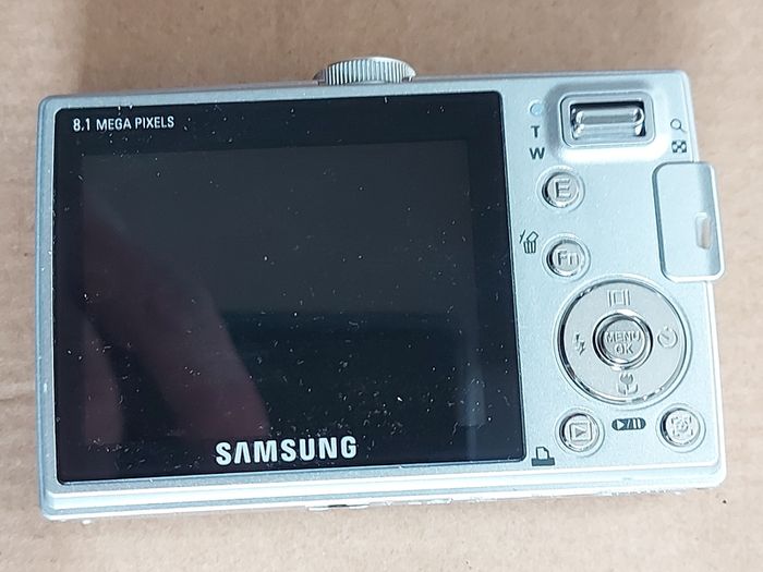 Samsung L100 Digital Camera, 8.1 Megapixels, No Battery or Memory Card, in excellent cosmetic condition, being sold for parts or repair