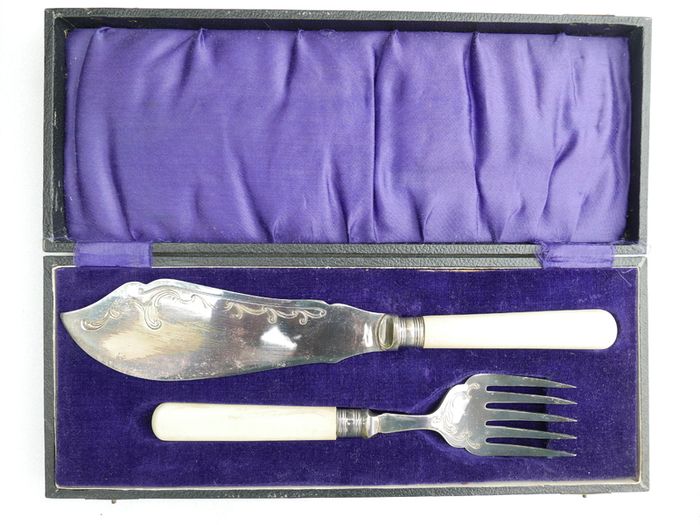 Vintage Boxed Silver Plated Set of Faux Bone Handled Fish Servers