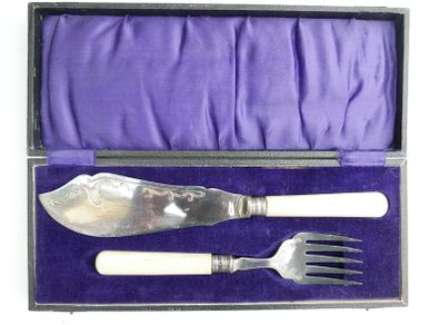 Vintage Boxed Silver Plated Set of Faux Bone Handled Fish Servers