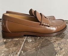 Gucci Loafers. Camel. New.  IT. size: 40.5