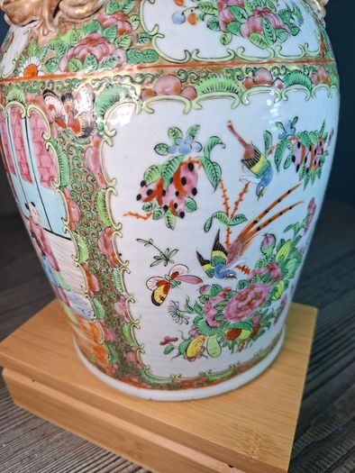 19th century Chinese Canton famille rose vase