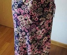 Brand new M&S Floral calf length skirt size UK18 EU46 Length 30in (76cm ) Postage included