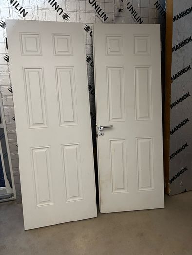 Internal pair of doors