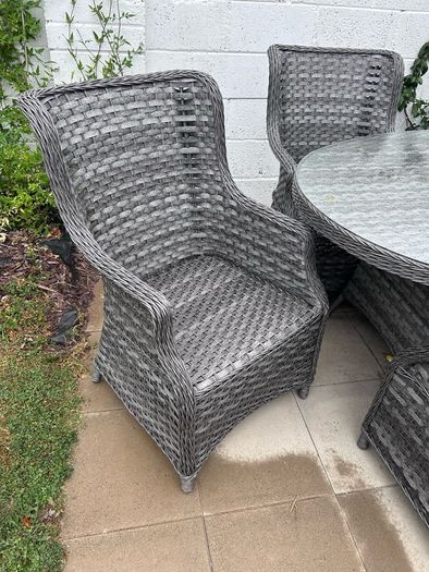 garden table and chairs
