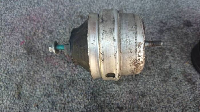 Genuine Audi a4 b6 b7 saloon estate floor mats carpet. Three spoke s-line multy function steering wheel airbag glove box etc.. Parts breaking
