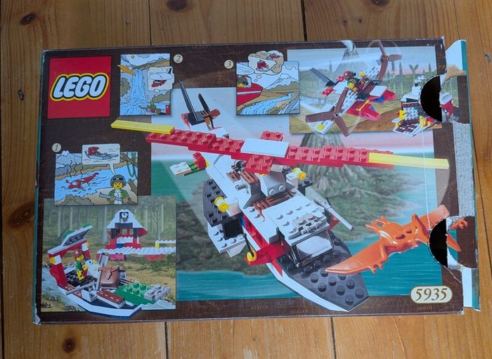 Lego Island Hopper - set 5935 - released in 2000