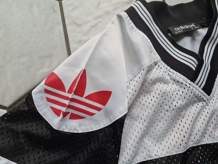 Adidas shirt T-shirt black white short sleeve vintage D164 UK 32 / 34 the  Brand