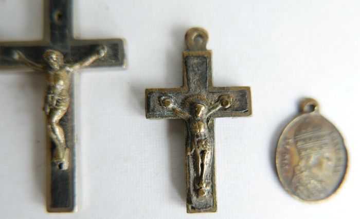 Vintage Religious Jewelry lot, holy Medal, Crucifixes