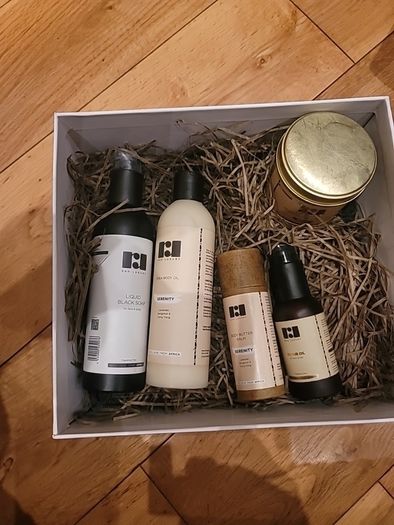 R&R 5 Piece Gift Set of natural, plant-based skincare brand from Ghana in Africa.
