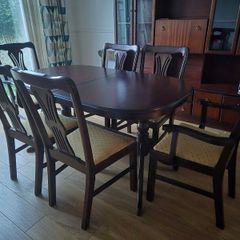 mahogany dining table and 6 chairs