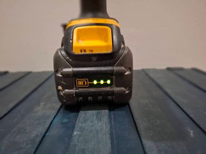 Dewalt powerful drill DCD985 with 6 AH battery