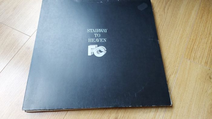 Varied batch of Vinyl records - all priced at 5 or 10 euro