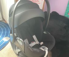 Cybex Infant car seat with 360 Iso fix
