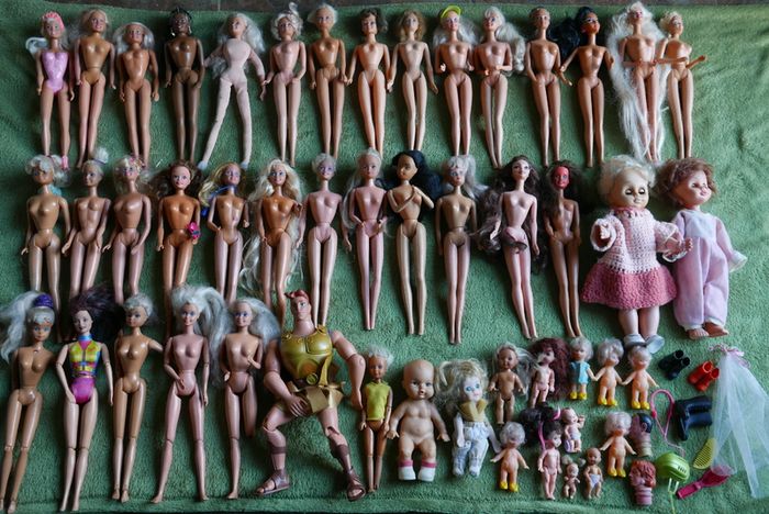 Vintage Barbie Collection, over 40 pieces (1966,1993,1994,1995,1999)