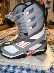 Snowboard boots size UK 8(complete with inner liners)