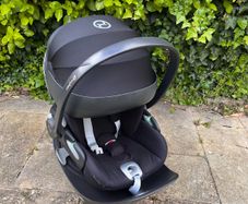 Cybex Cloud T iSize infant car seat and isofix base