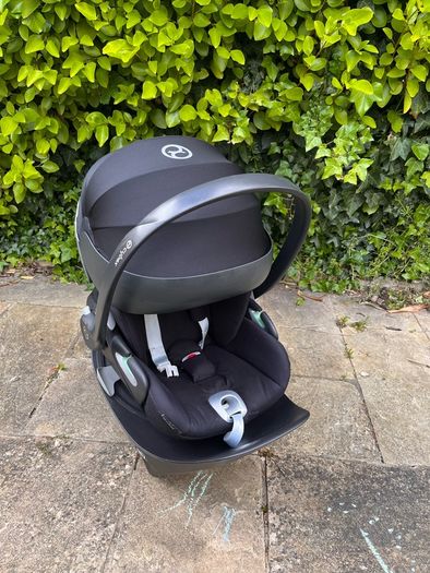 Cybex Cloud T iSize infant car seat and isofix base