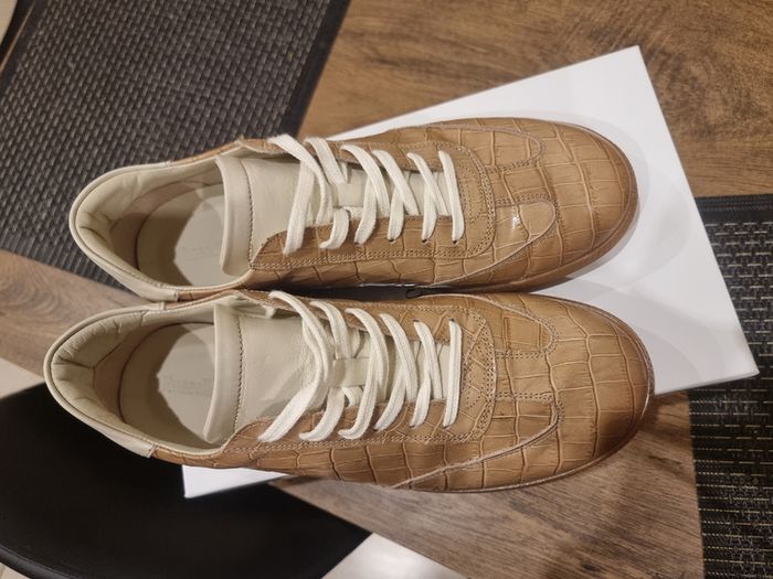 Russell & Bromley Thin Sole Trainer EU 41  Worn Once  Box Included