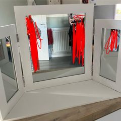 Vanity mirror