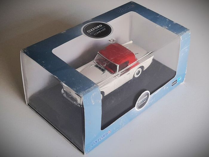 Diecast Model Daimler SP250 - Collectable Oxford Diecast 1:43