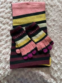 Alice Hannah Scarf/Gloves Set