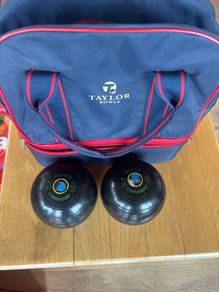 Almark Commander Size 4m Bowls x 2 with bag