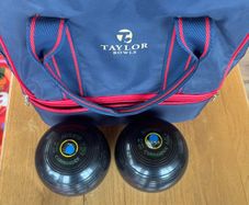 Almark Commander Size 4m Bowls x 2 with bag