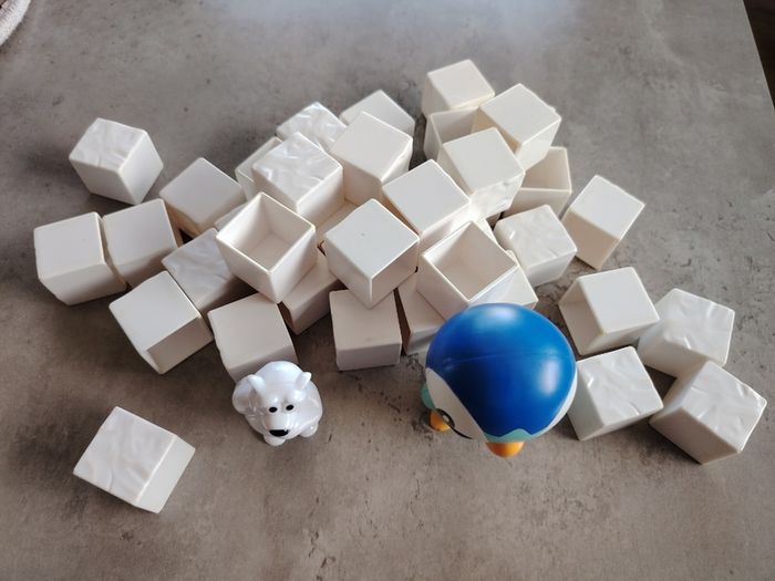 Save the Penguin from Ice Cubes