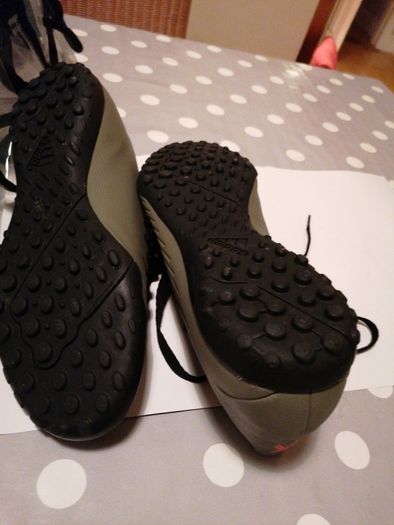 Adidas trainers size 7 uk