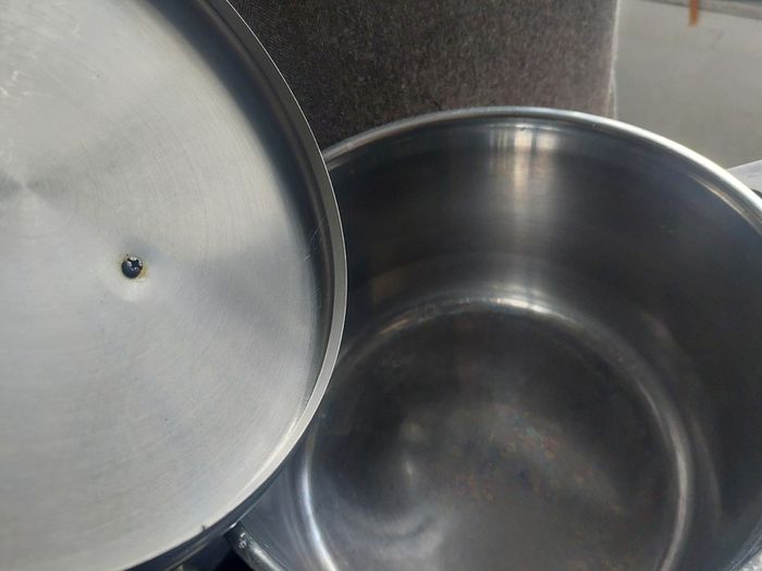 2x 20cm ikea Kitchen pots