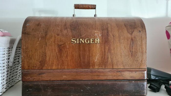 Singer 1930s machine 28k model