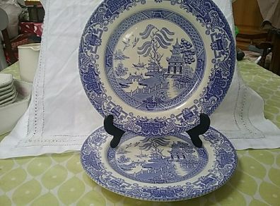 Blue Willow Dinner Plates