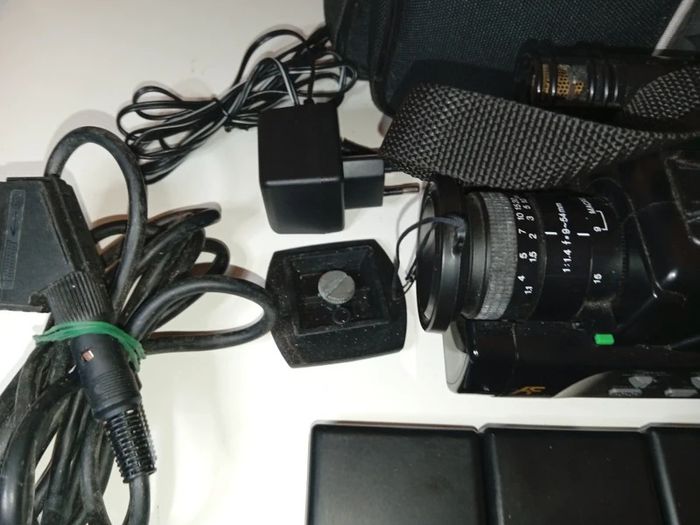 Vintage Revue Video Camera Recorder With Lots Of Accessories Part Tested-no Working Batteries