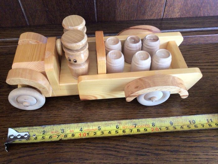 Vintage Wooden Toy Truck With 2 Figures And Kegs