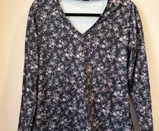 Fab Floral V Neck Top Size M!