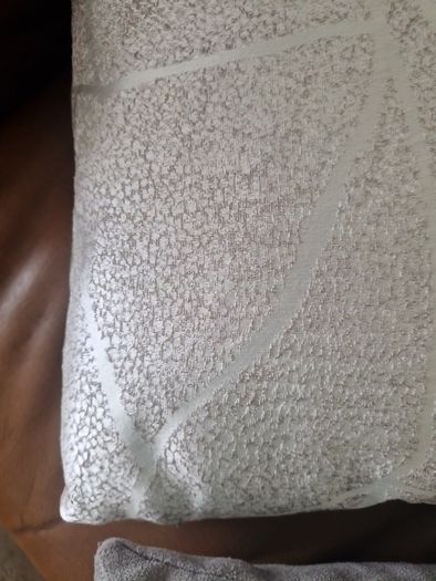 2 cushions