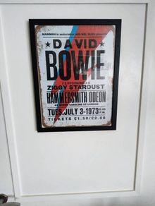 David Bowie Ziggy Stardust Hammersmith Odeon London 1973 reproduction poster framed 18 inches x 14 inches in excellent condition with no issues