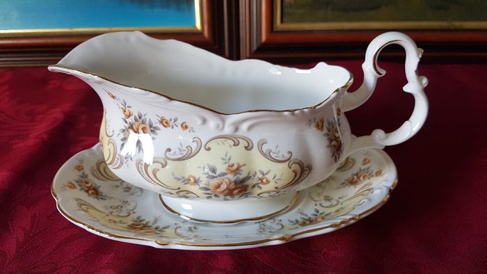 37 Piece Royal Albert September Song Gold Gilt Bone China Dinner Service / Set For 6 Person Setting Made In England Antique Rare And Hard To Find