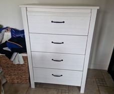 Chest of drawers